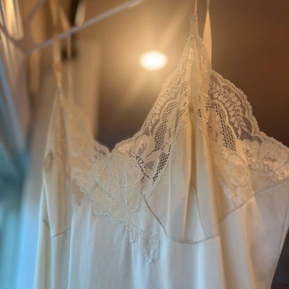 Lace Trim Cream Chemise - Picture 4 of 11